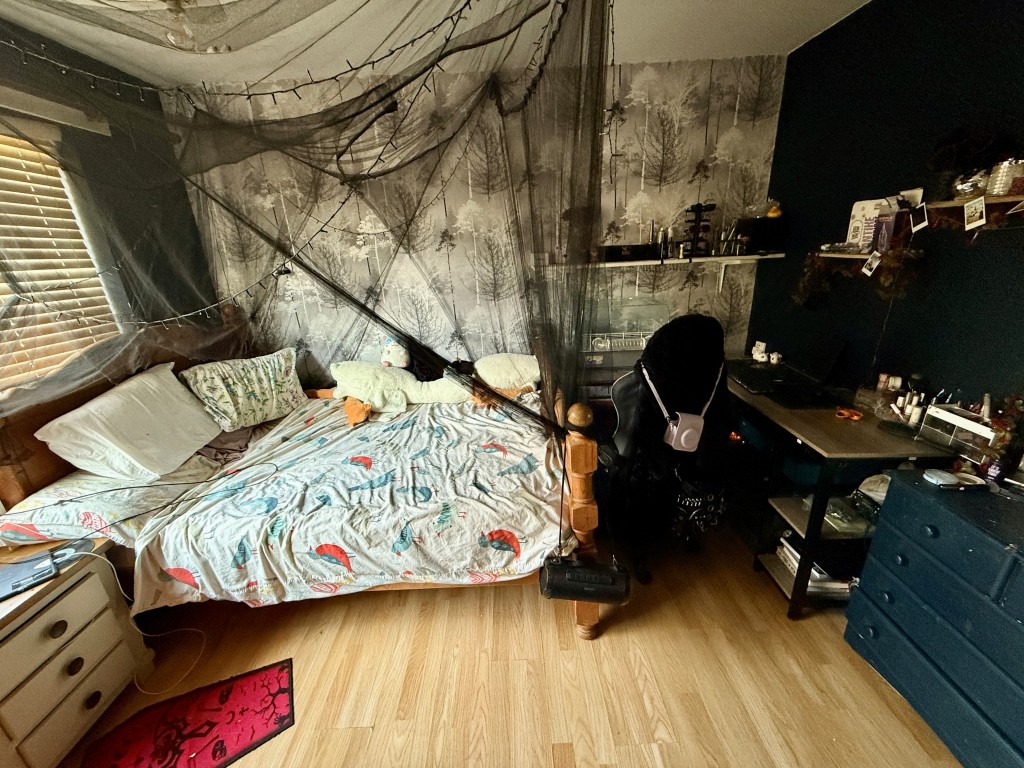 Lot: 23 - FIVE-BEDROOM HOUSE FOR IMPROVEMENT - Bedroom two